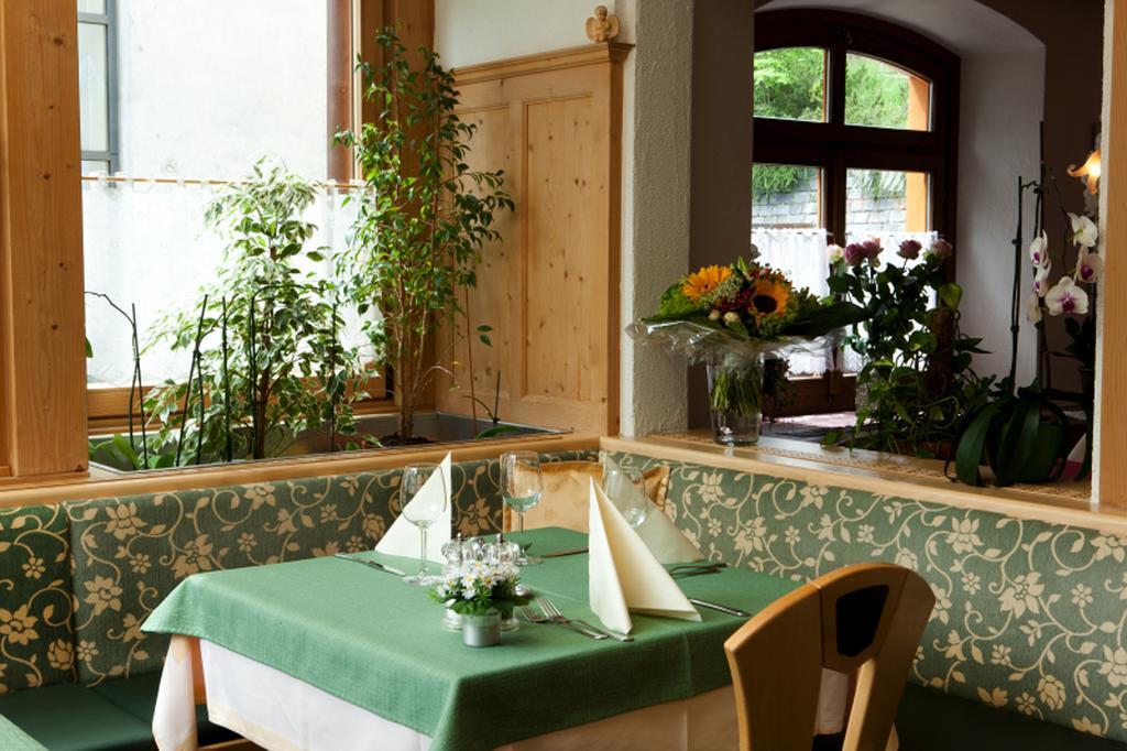 Hotel Astras Scuol Esterno foto