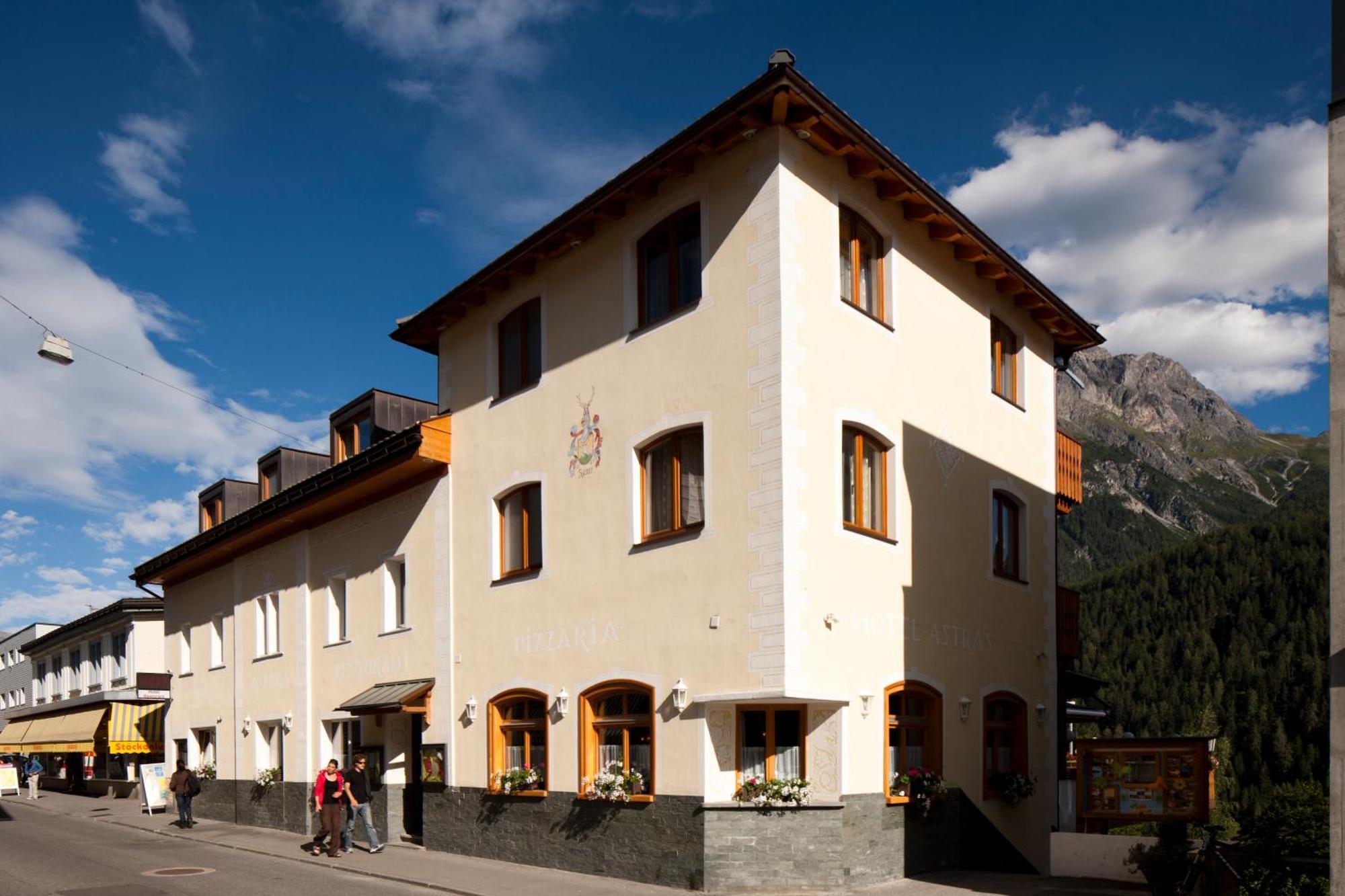 Hotel Astras Scuol Esterno foto