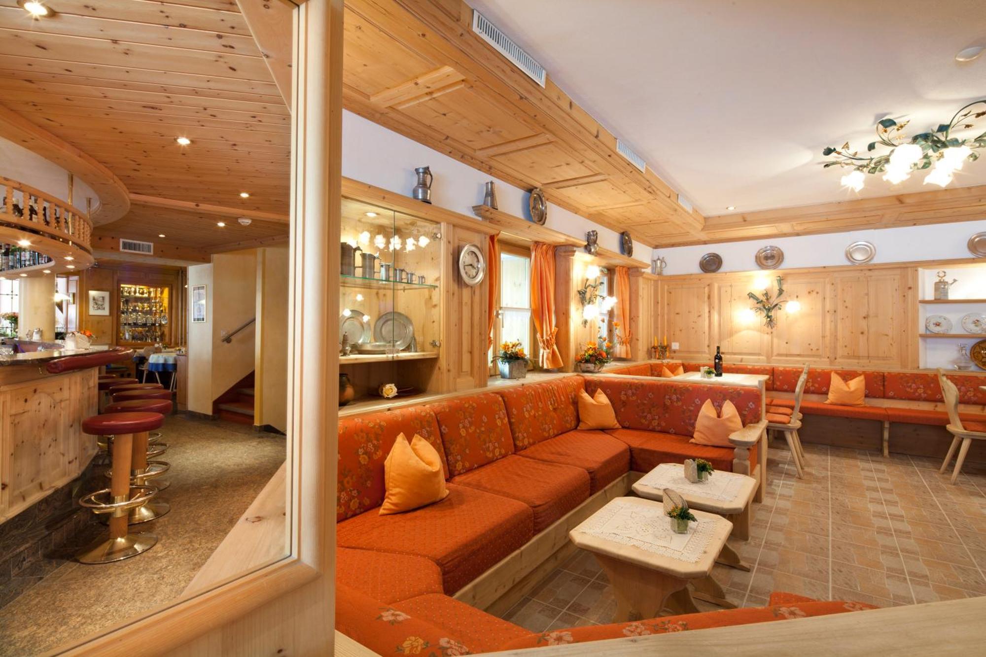 Hotel Astras Scuol Esterno foto