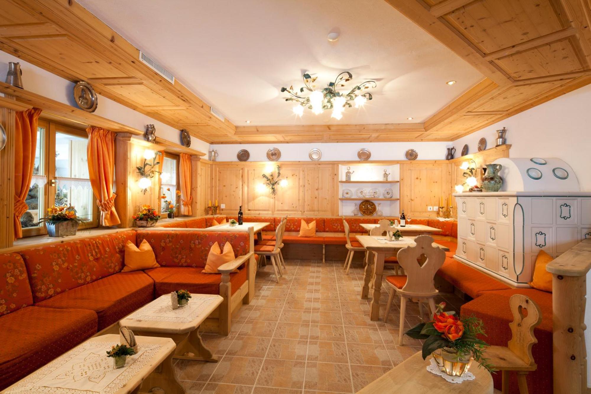 Hotel Astras Scuol Esterno foto