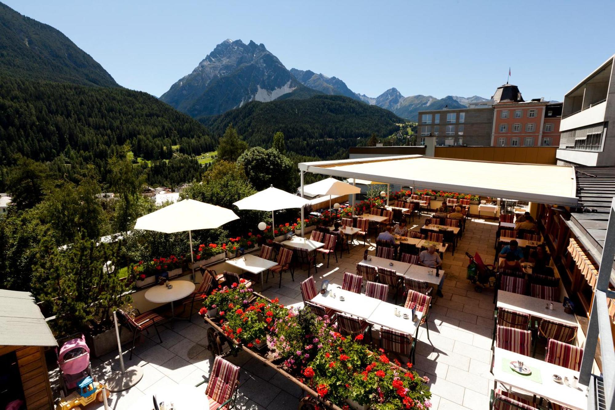 Hotel Astras Scuol Esterno foto