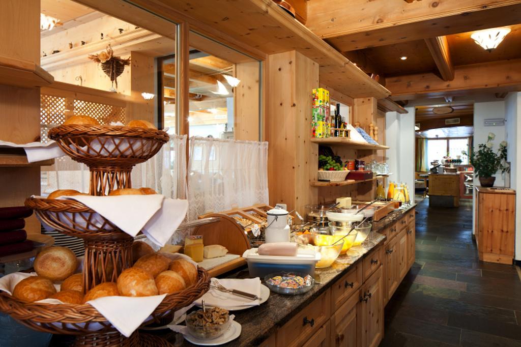 Hotel Astras Scuol Esterno foto