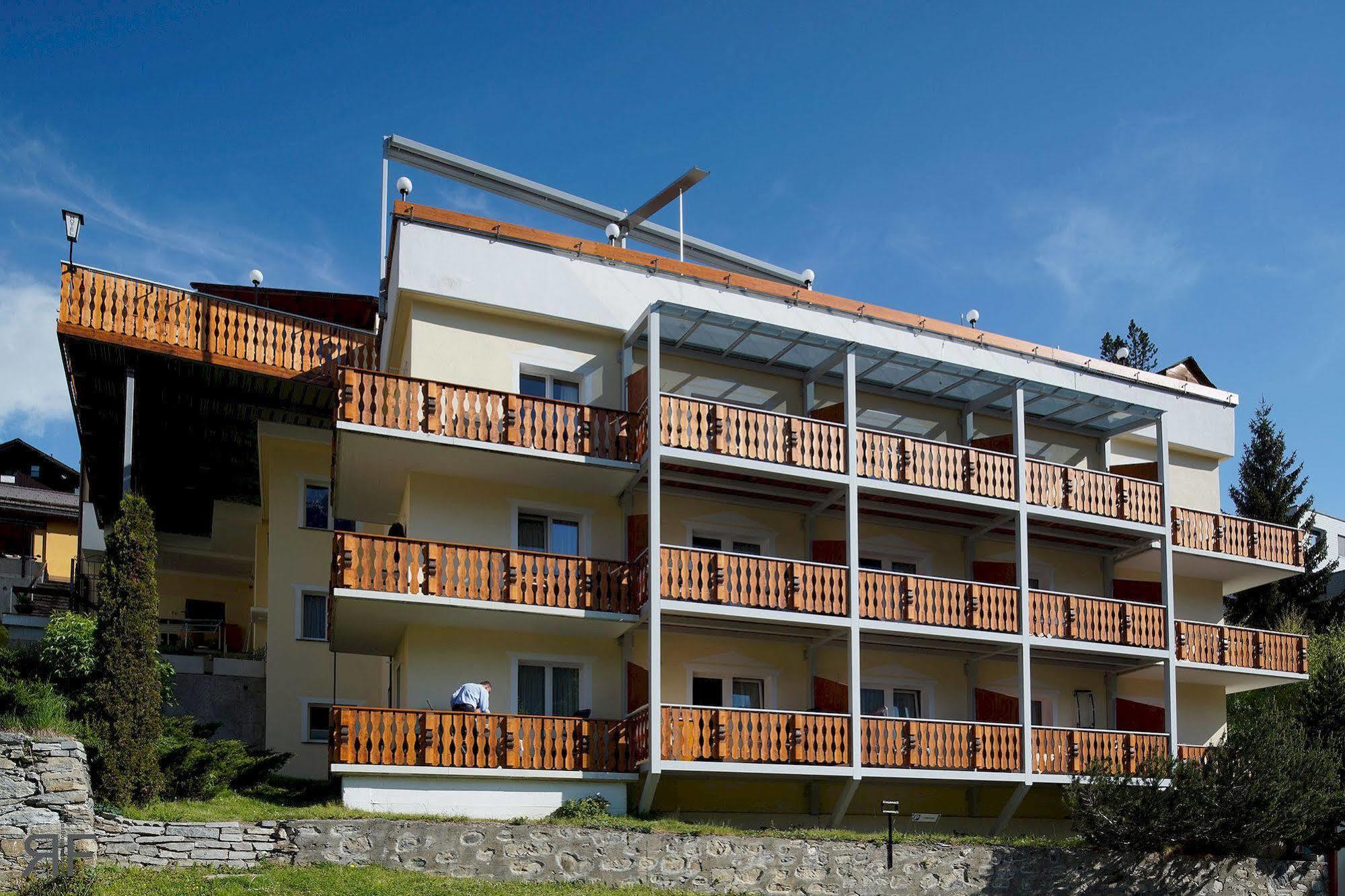 Hotel Astras Scuol Esterno foto