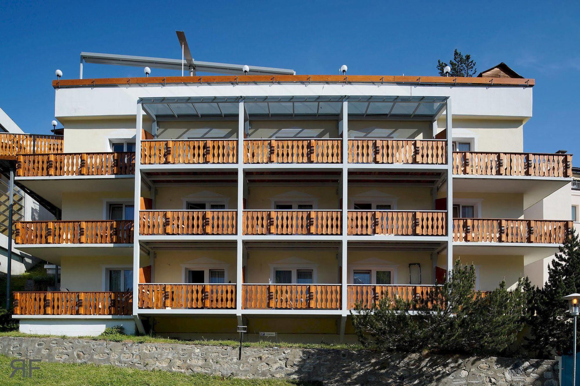 Hotel Astras Scuol Esterno foto