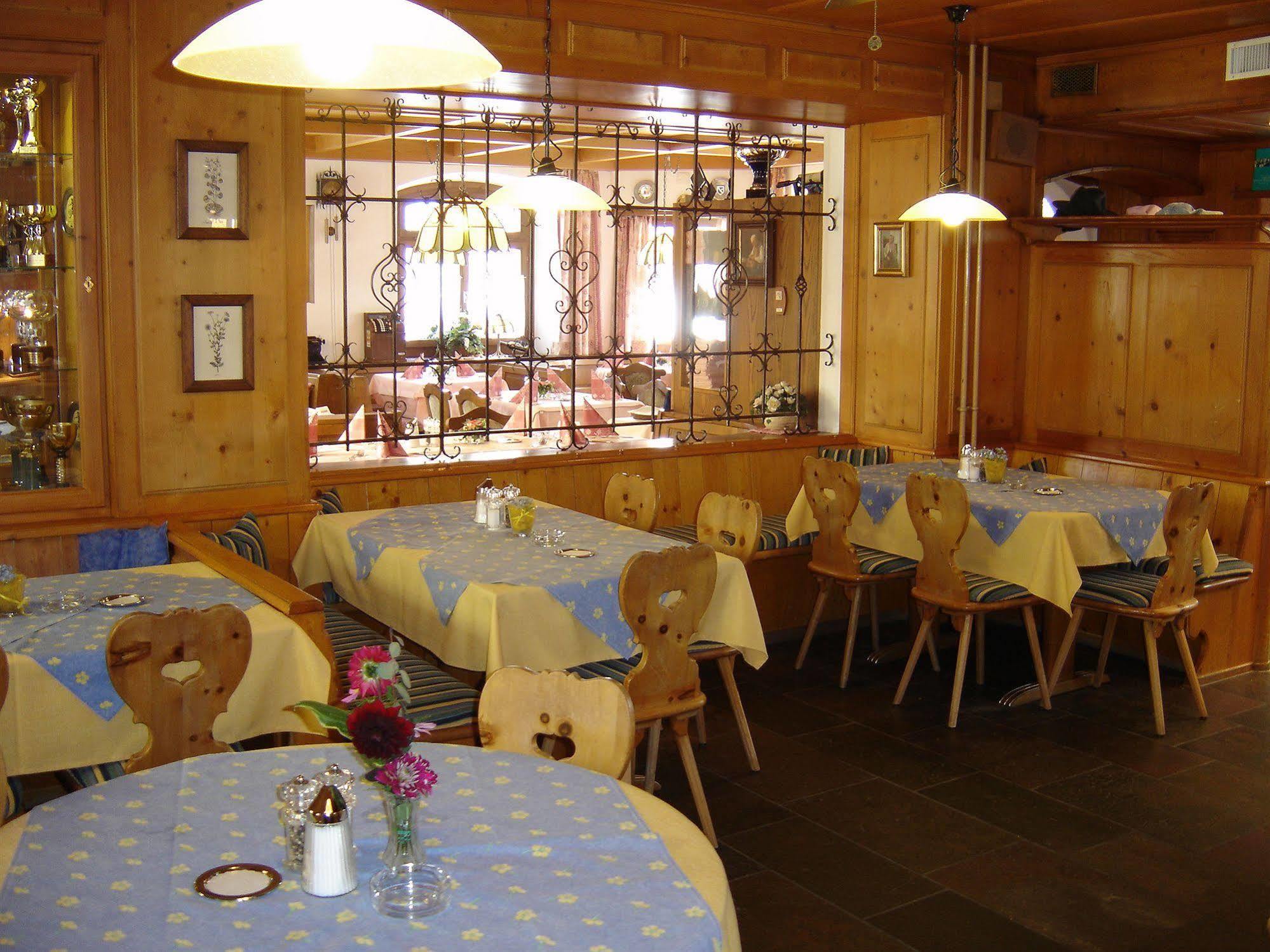 Hotel Astras Scuol Esterno foto