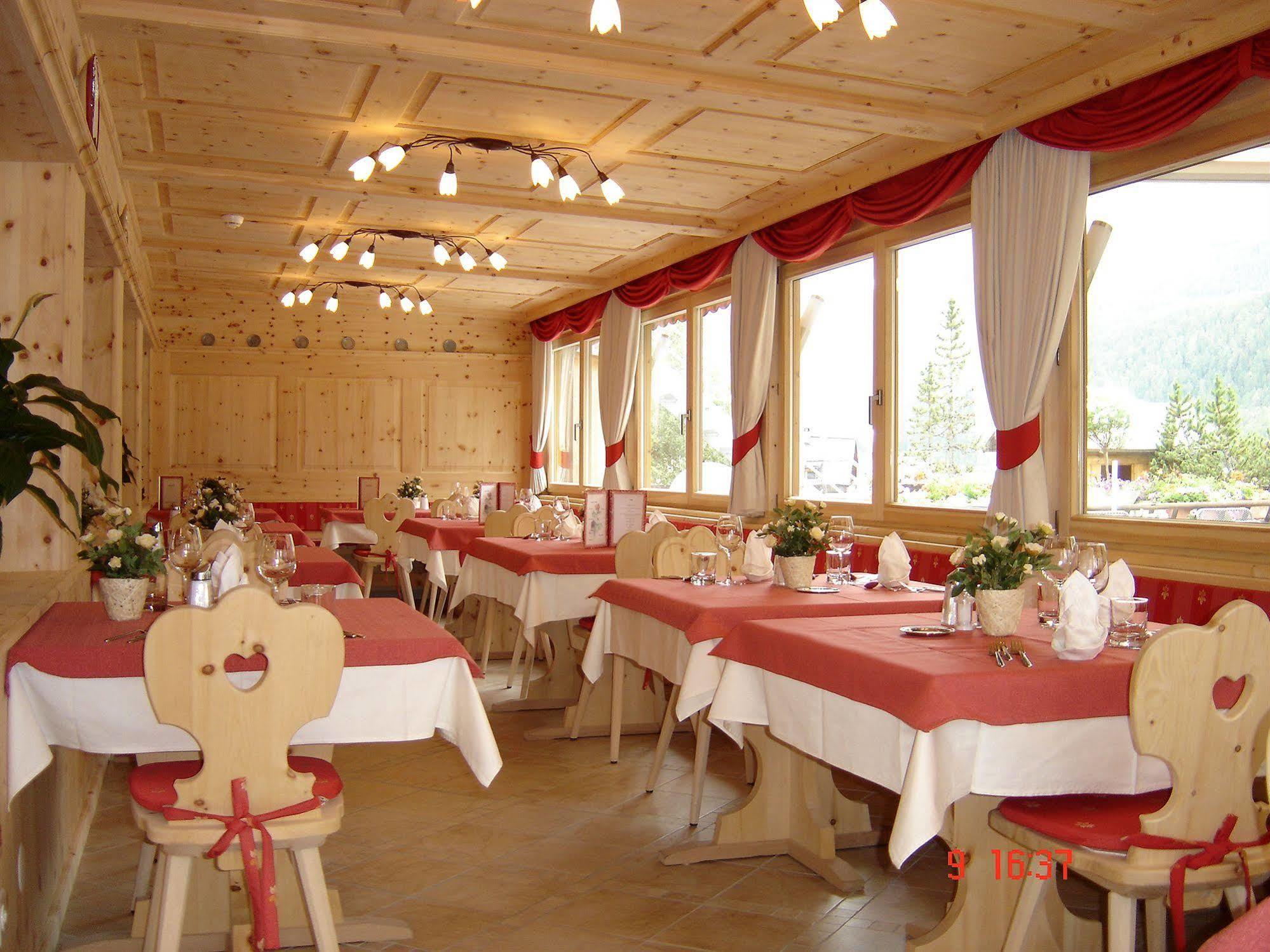 Hotel Astras Scuol Esterno foto