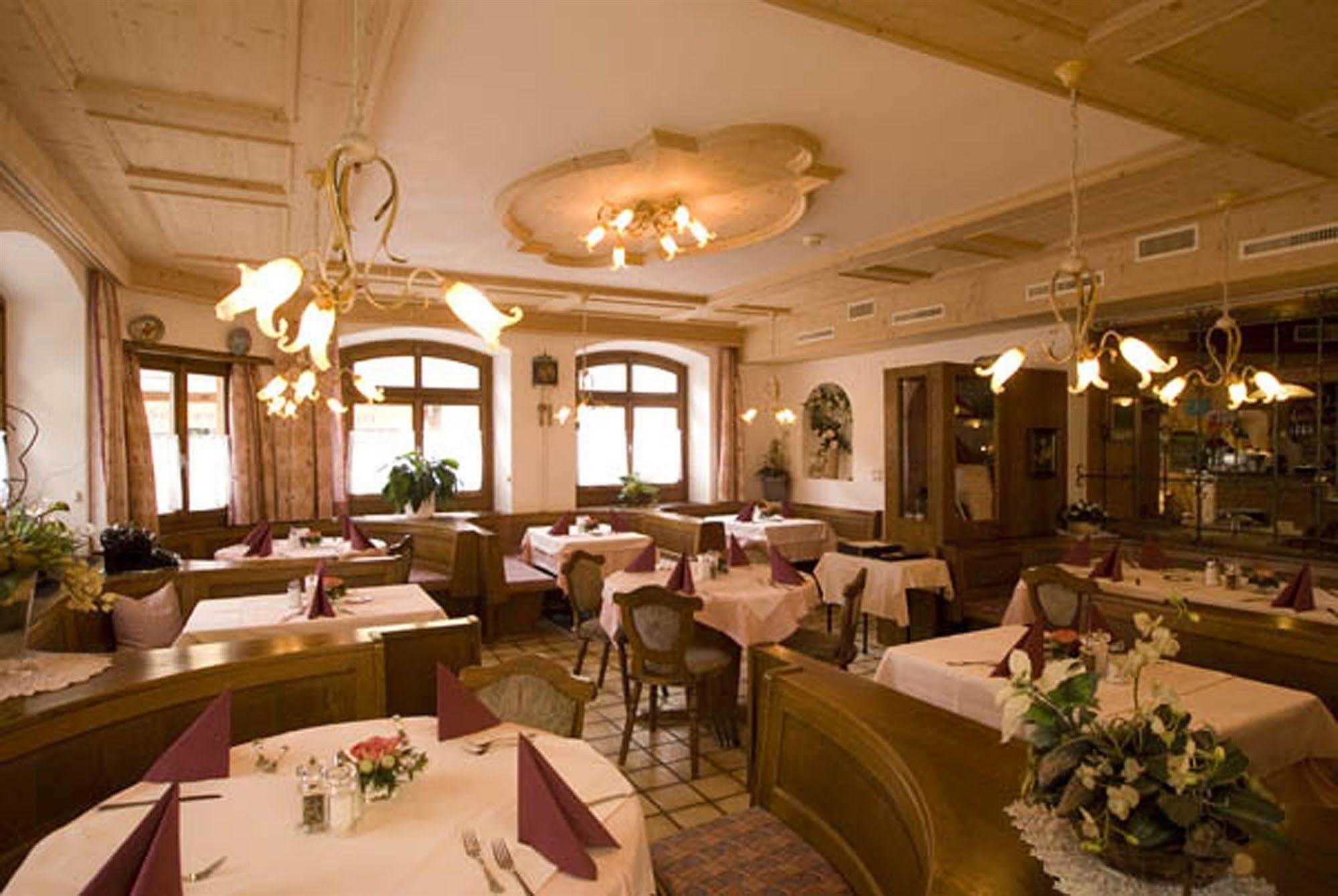 Hotel Astras Scuol Esterno foto