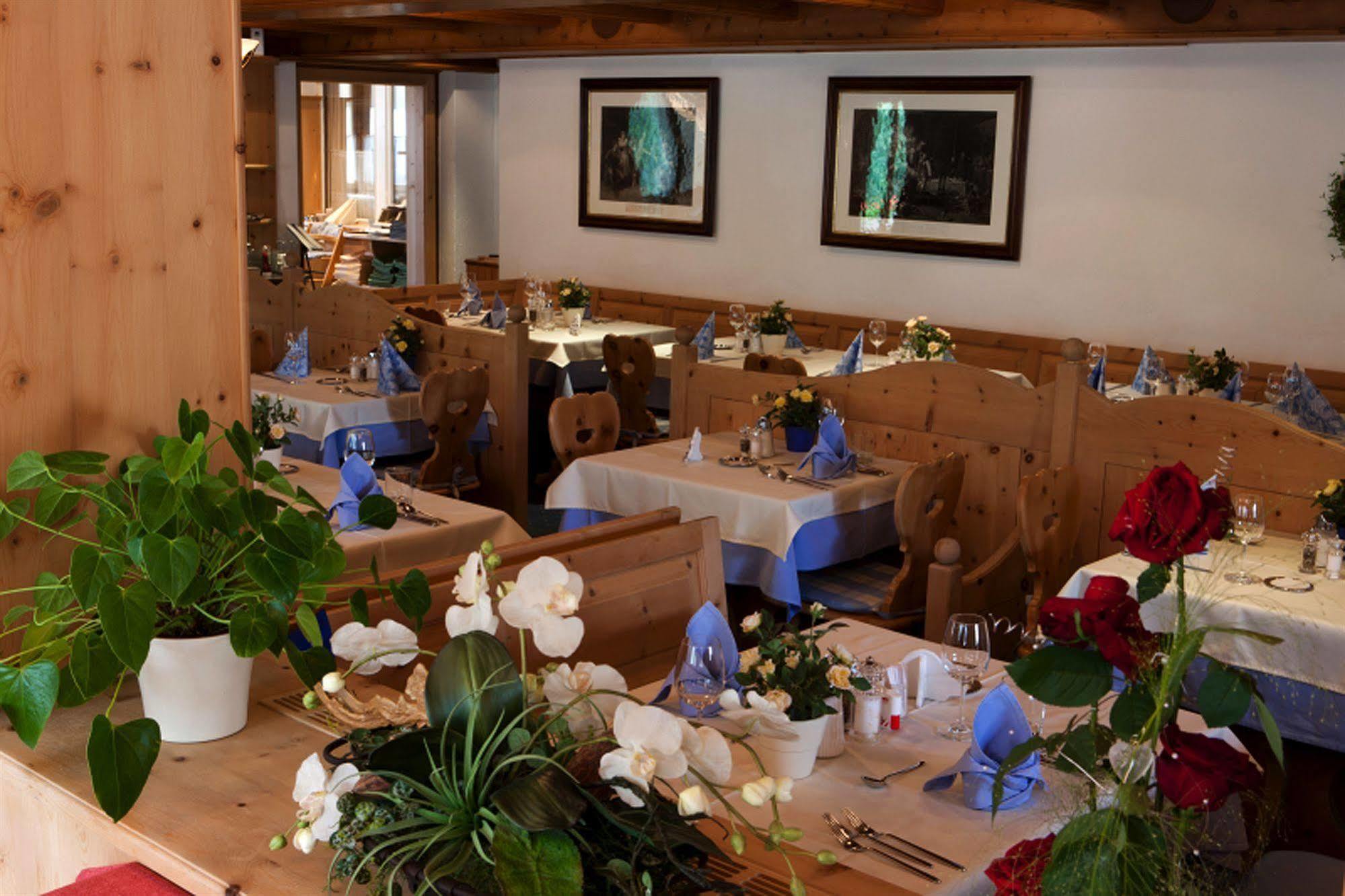 Hotel Astras Scuol Esterno foto
