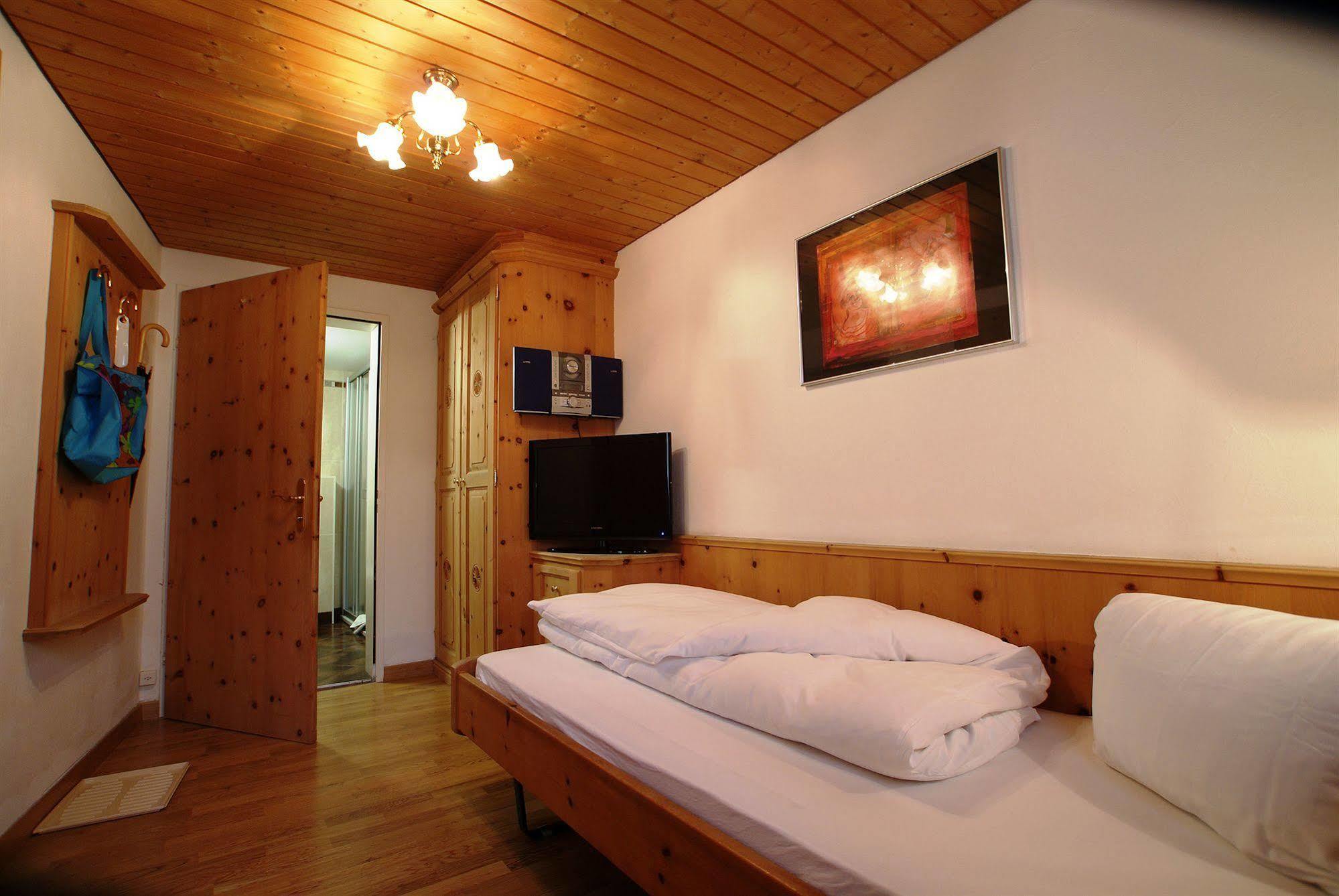 Hotel Astras Scuol Esterno foto