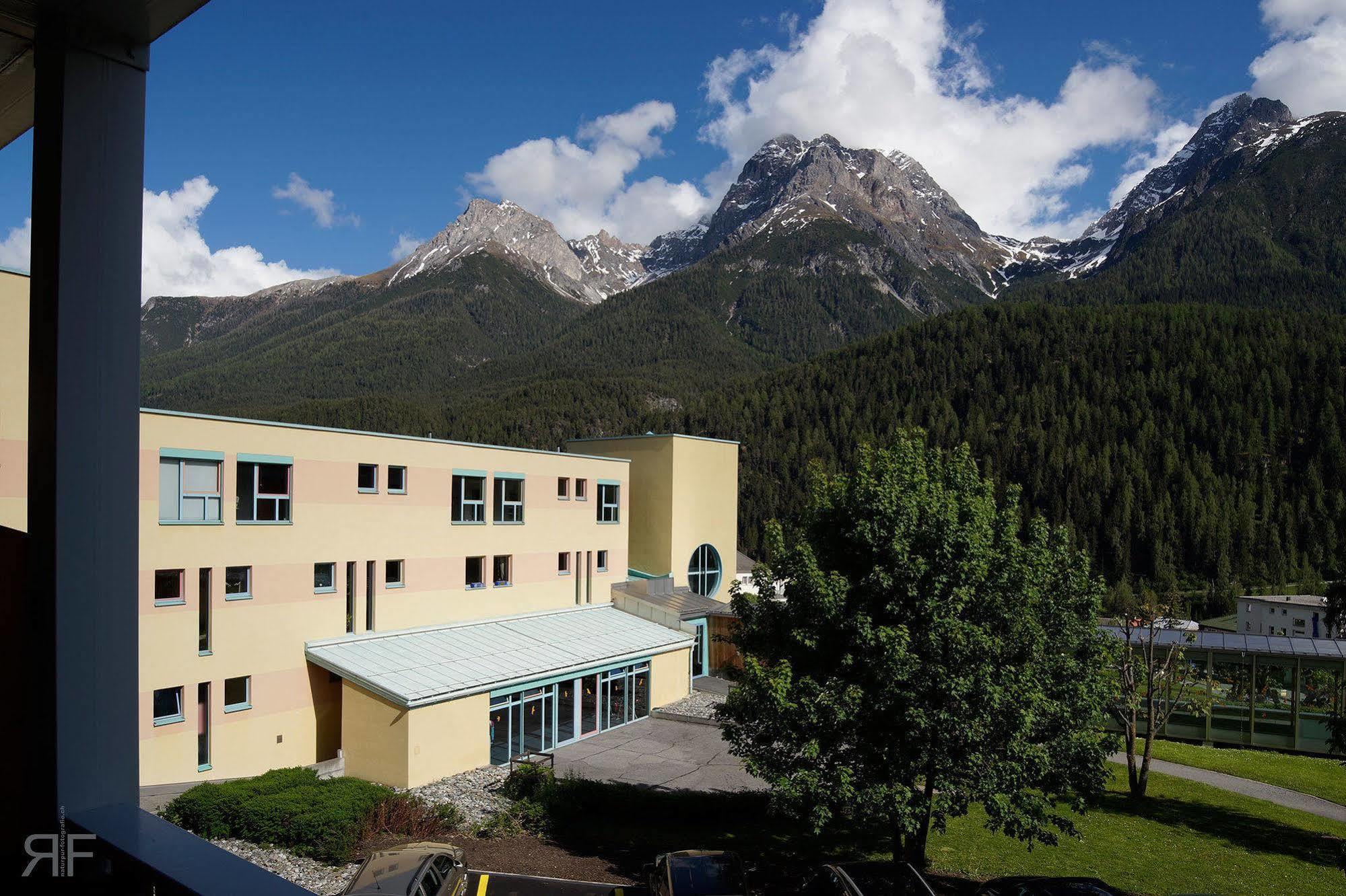 Hotel Astras Scuol Esterno foto