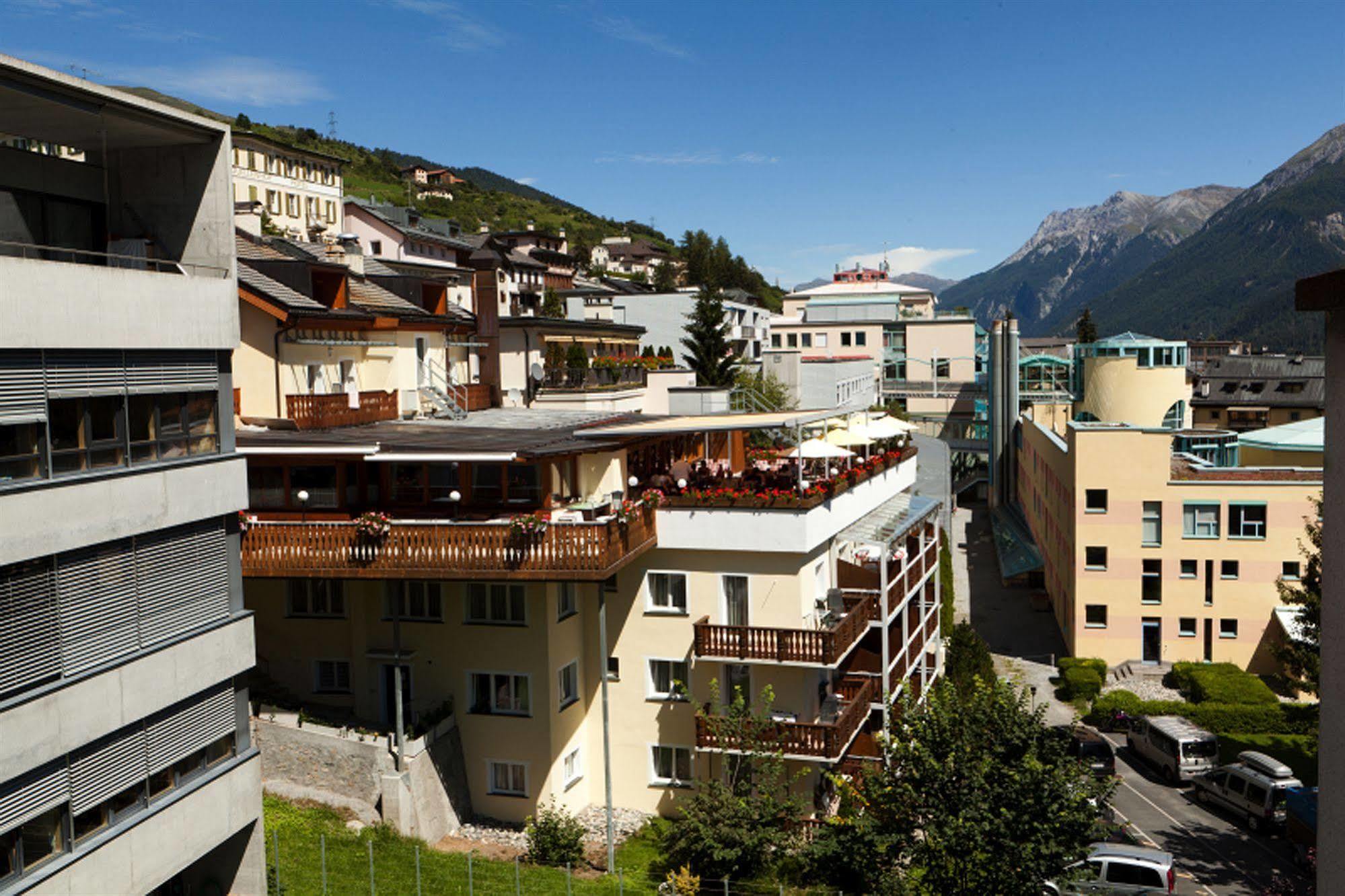 Hotel Astras Scuol Esterno foto