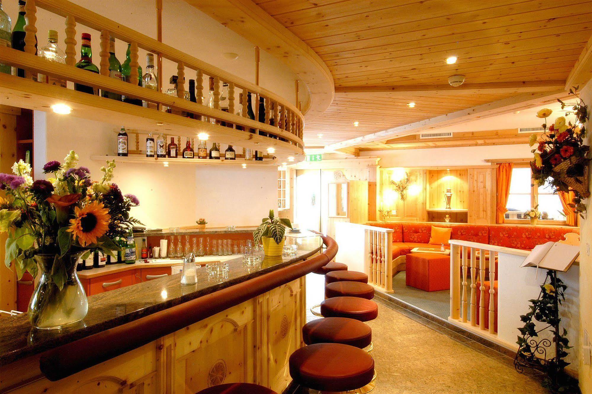 Hotel Astras Scuol Esterno foto